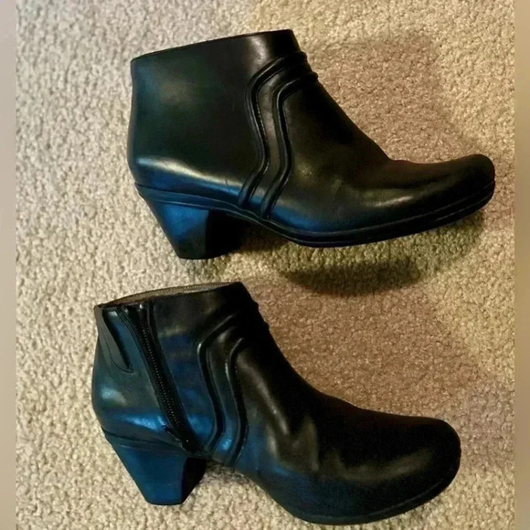 Raegan Leather Boots - Picture 4 of 5